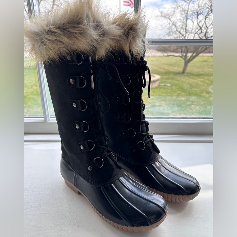 Women’s Size 9 Black Winter Duck Boots - BRAND NEW!
